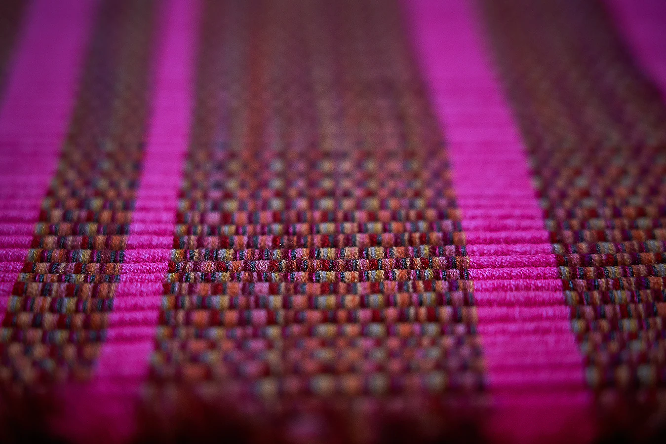 Bounty Kitchenware: Pink Table Runner - Image 4