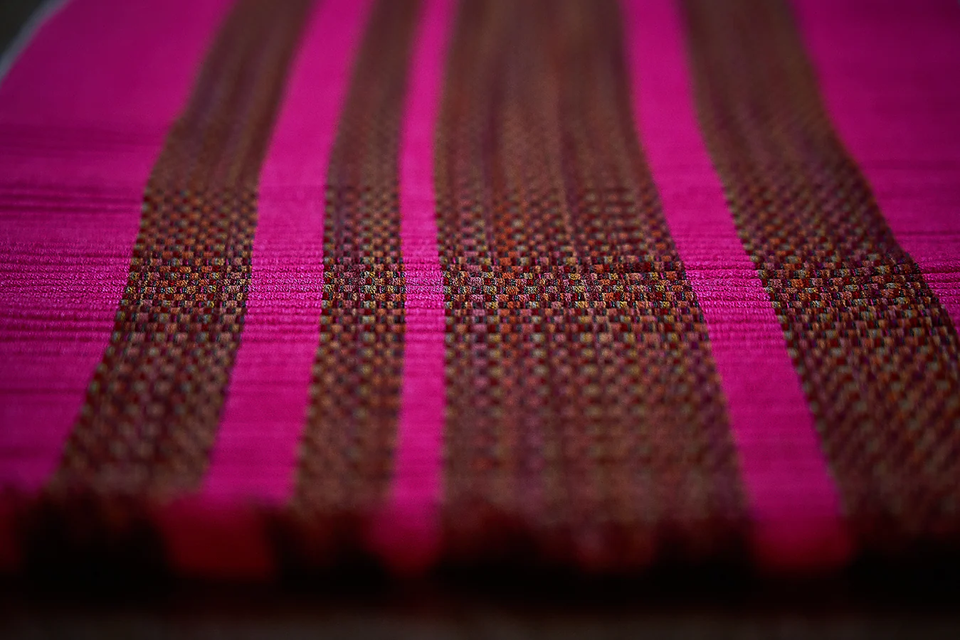 Bounty Kitchenware: Pink Table Runner - Image 9